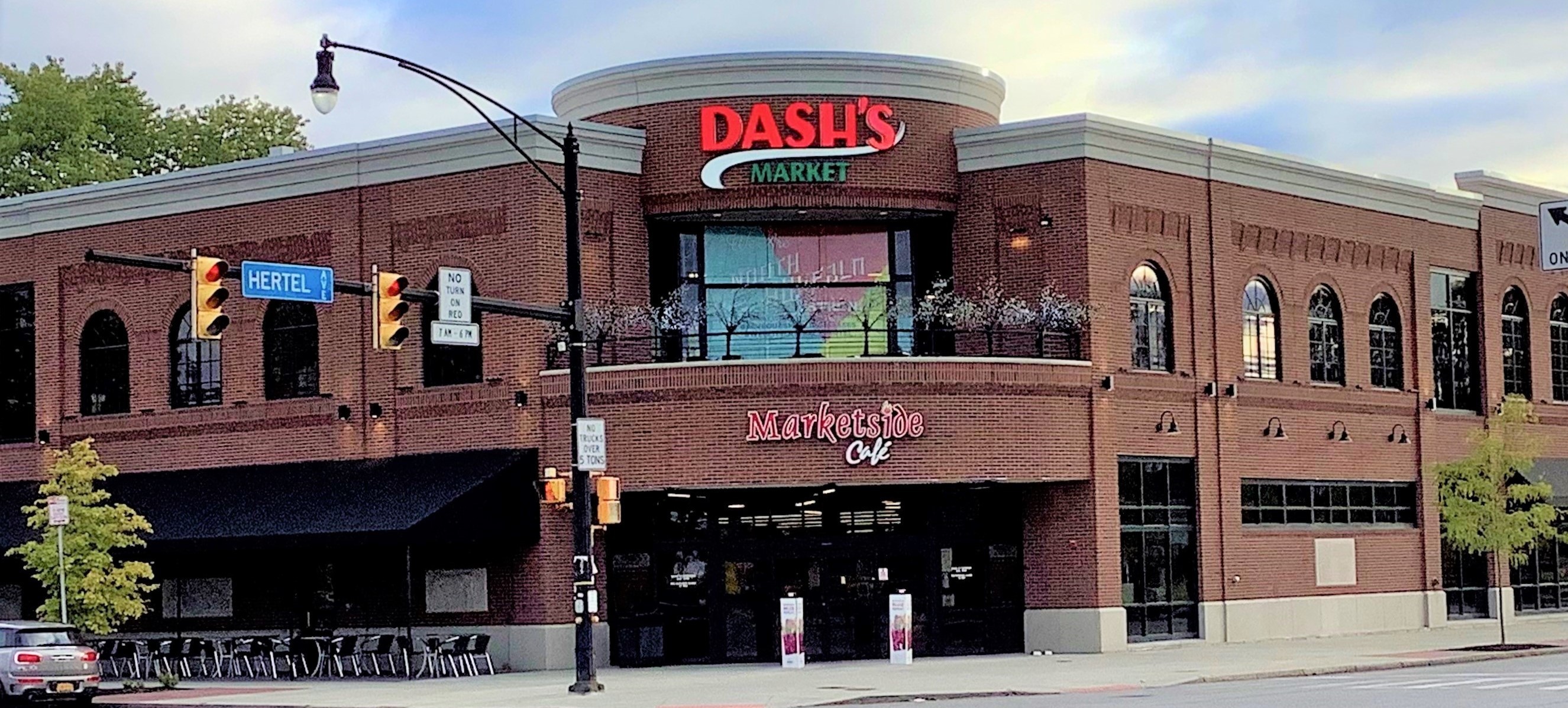 Dash's on Hertel